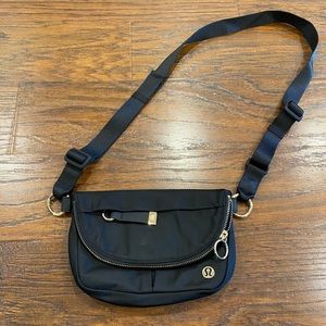 Lululemon Belt Bag in Black